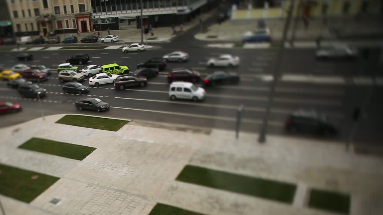 оживленное городское перекресток