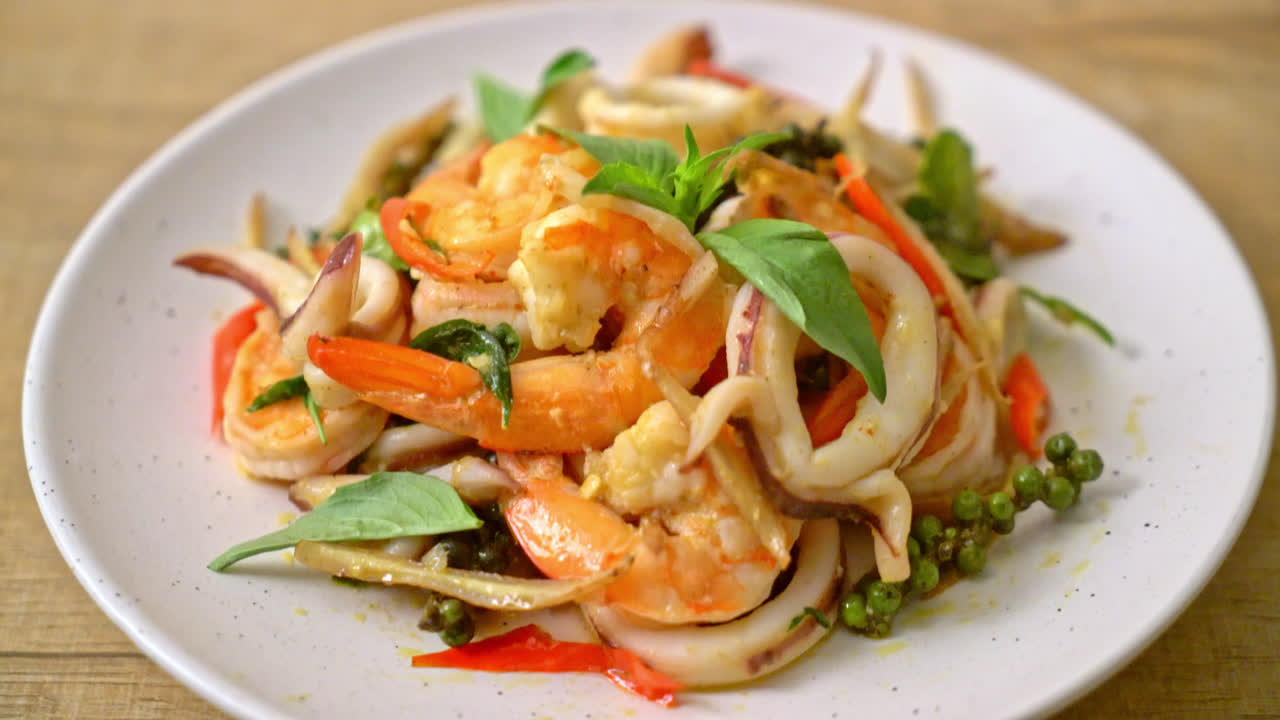 Stir-fried seafood with basil