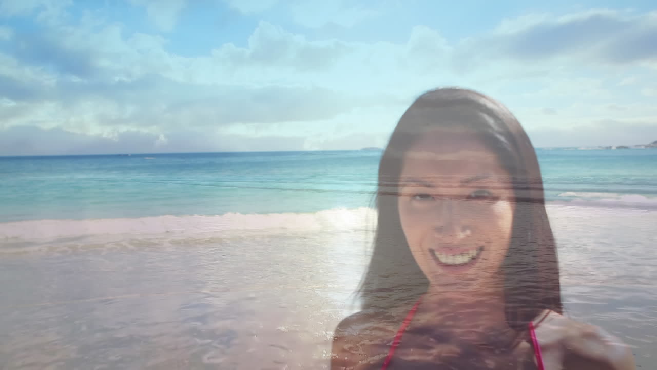 해변을 향해 달리는 여자