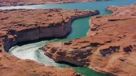 imágenes aéreas de drones del verano en el lago powell, página, arizona, estados unidos