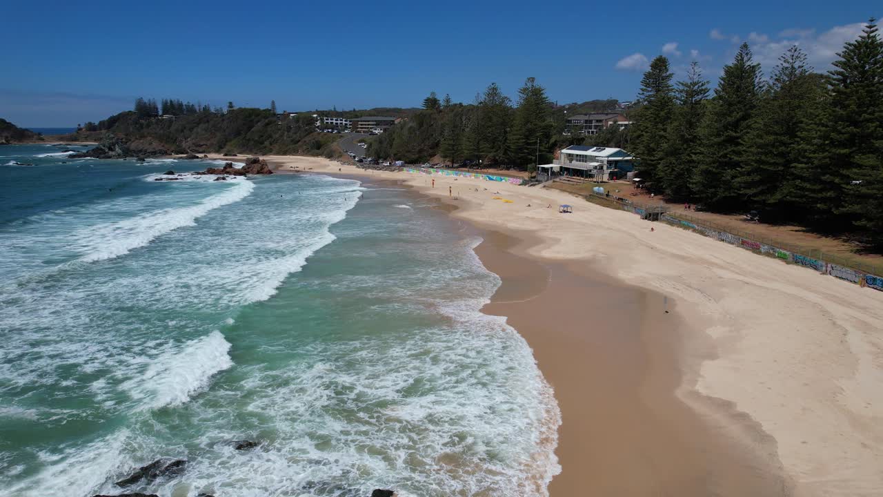 playa de flynn con cafetería frente a la playa en port macquarie, nsw, australia