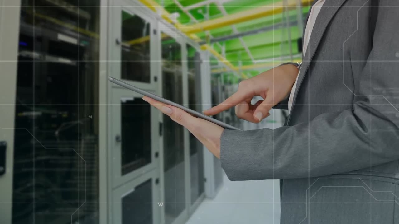 hombre de negocios navegando en una tableta