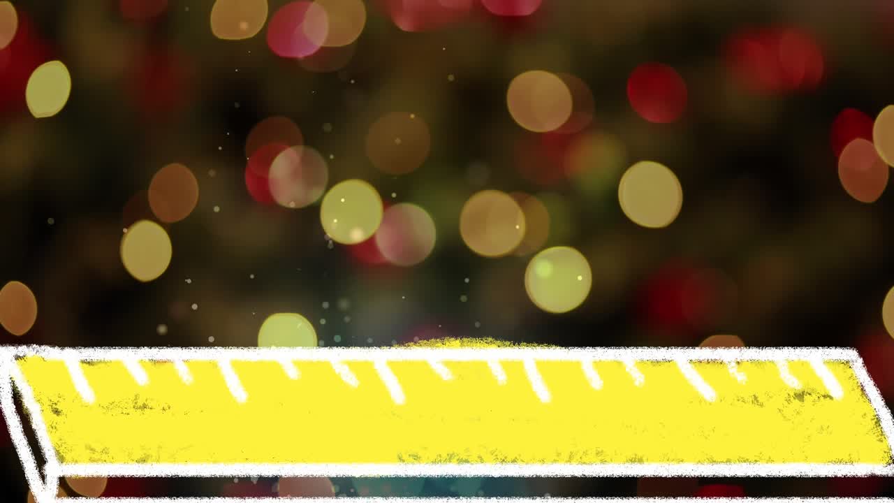 Animazione di neve che cade su albero di Natale e decorazioni con striscione giallo