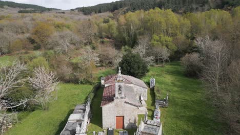 Luftaufnahme-Der-Kirche-San-Bartolomeu-De-Bresmaus