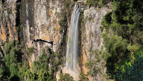 Establecimiento-De-Tiro-De-Purlingbrook-Falls-En-Springbrook-Queensland-Australia