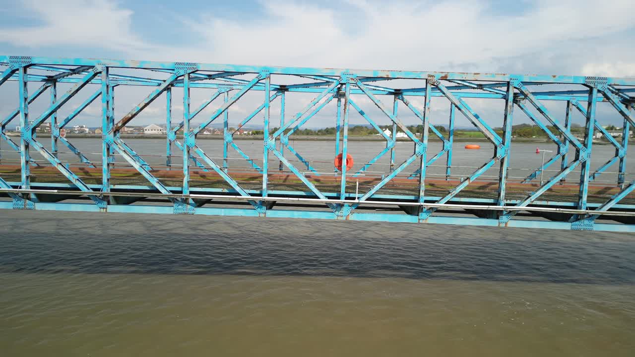 플리트우드 도크스 랭커셔 (lancashire) 의 녹화된 도크랜드 브리지 측면 뷰