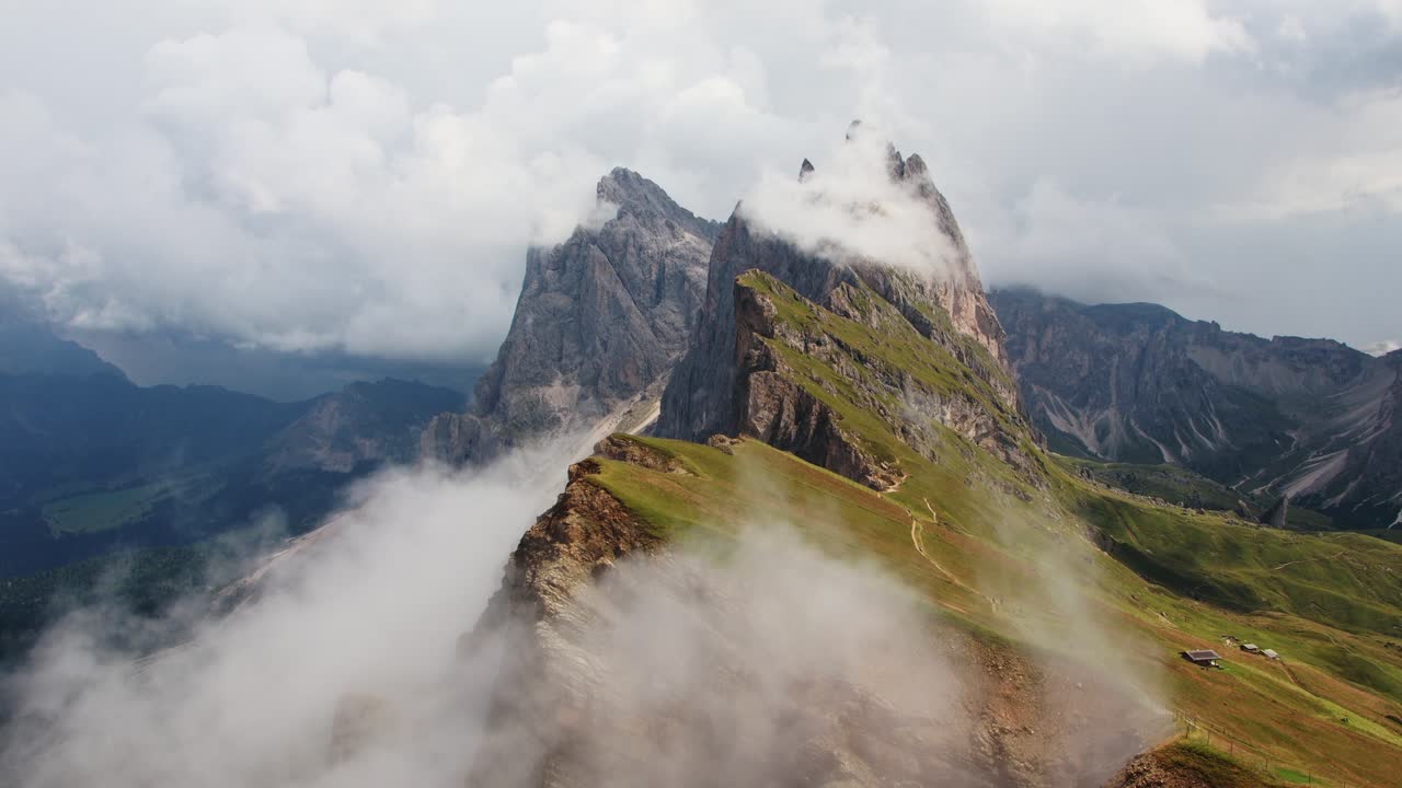 lapso de tiempo de la montaña de seceda tirol del sur parte de la cordillera de los dolomitas, italia
