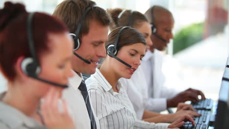 un gran equipo de negocios con auriculares