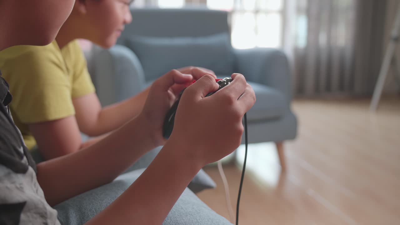 niños jugando a videojuegos