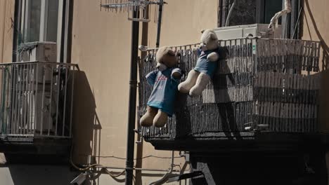 teddy bears on naples balcony