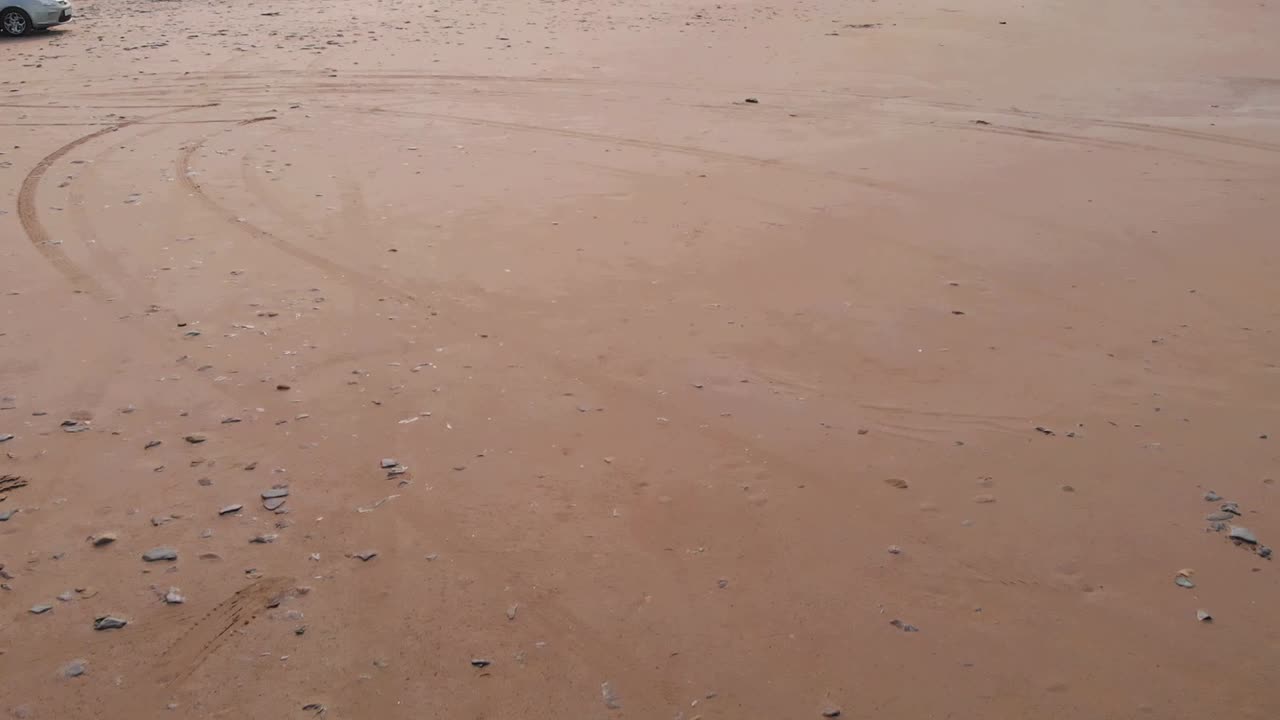 멀라모어 해변과 벤불벤-다트리 산맥의 조감도