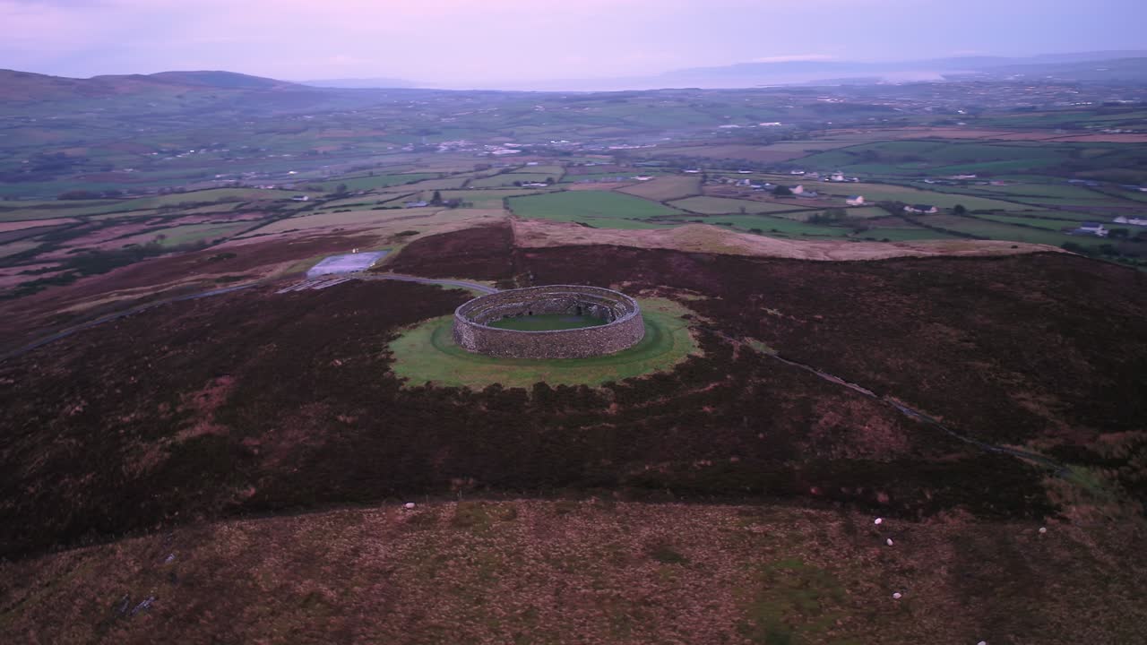 아이리치 링 포트, 도네갈 - 아일랜드의 그리안.