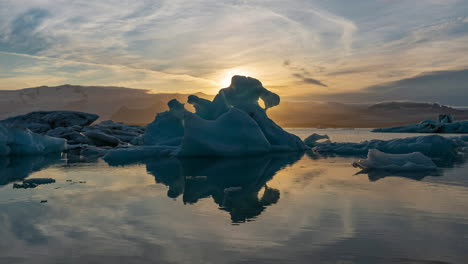 jökulsárlón glacier lagoon at sunset in south-eastern iceland - timelapse