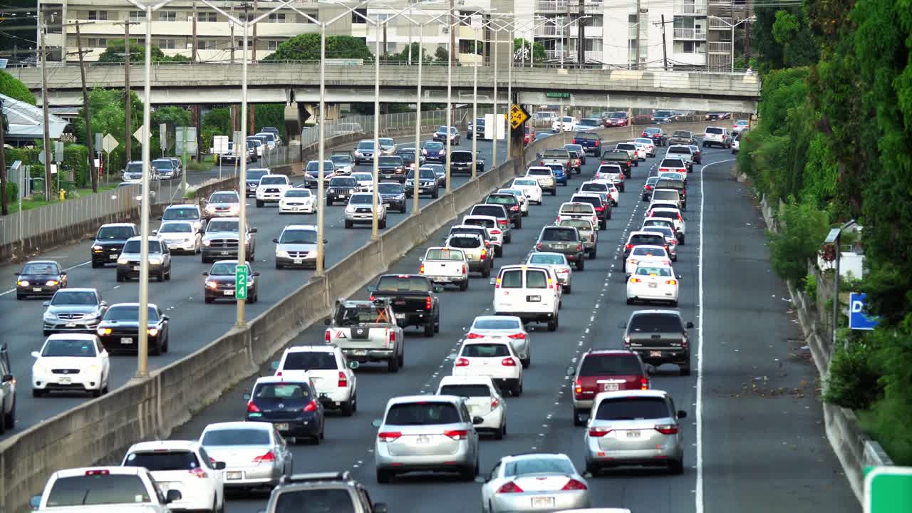 호놀룰루 하와이의 h1 고속도로에서 아침 동쪽 방향 교통