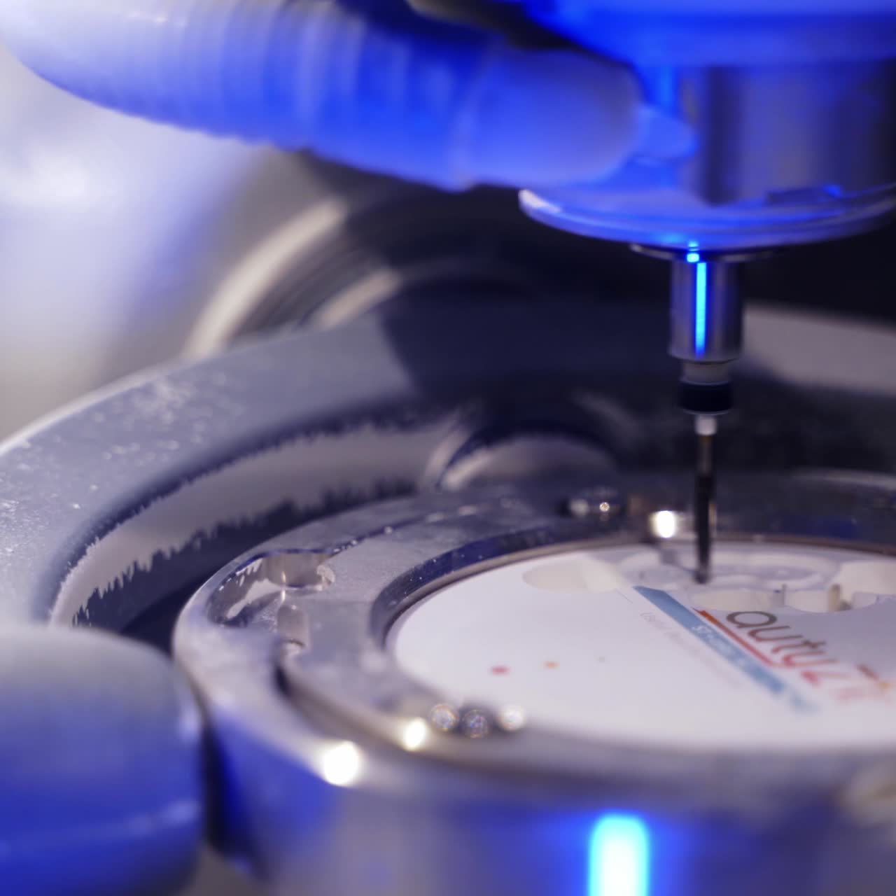 Oral arts advanced technologies. Technician creating model for cermet implant