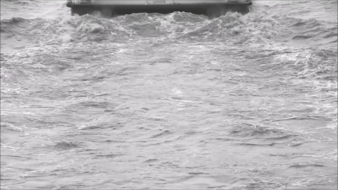 영국 런던 템스 강에서 클리퍼 보트 타기