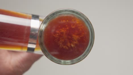 cerca de una taza de café