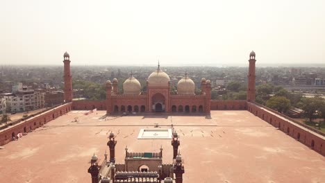 4k aerial footage to the badshahi mosque main courtyard