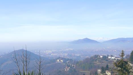 Incredible-mountainous-landscape-of-the-city-of-Bergamo,-next-to-snowy-mountains