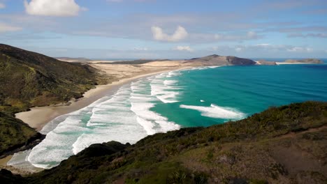 뉴질랜드 북섬의 케이프 레인가 (cape reinga) 에서 여름에 테 웨라히 해변과 케이프 마리아 반 디멘