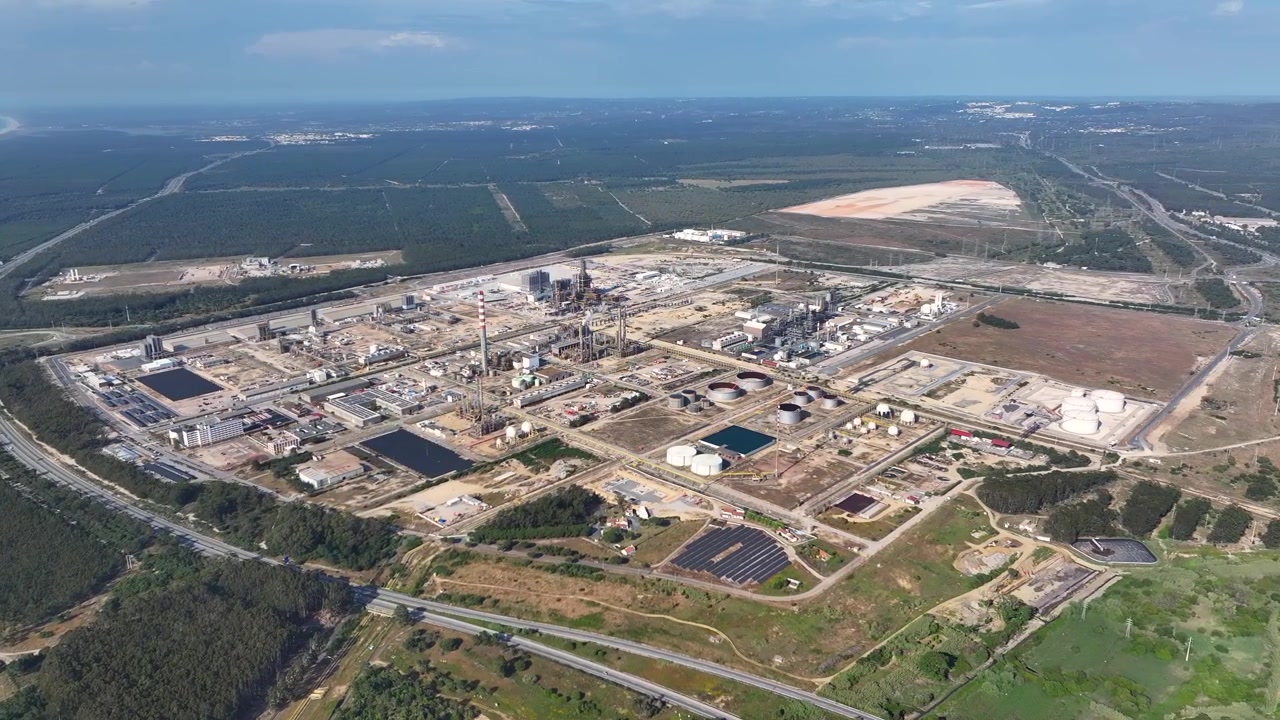 This visual journey showcases the extensive layout and intricate processes of a petroleum refinery, highlighting crude oil processing and fuel production in a key energy infrastructure.