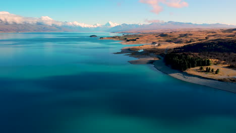 Lake-Pukaki-aerial-tilt-up-reveal-of-majestic-high-mountains-scenery
