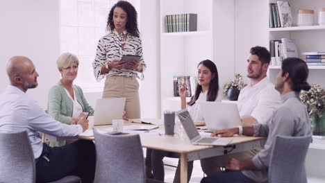 reuniones que mueven los negocios en la dirección correcta