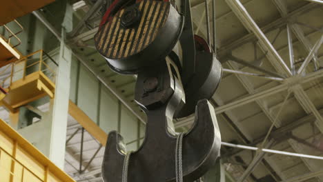 industrial crane hook and pulley system