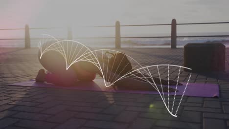 estructura de adn contra afroamericana mujer en forma realizando yoga en el paseo marítimo