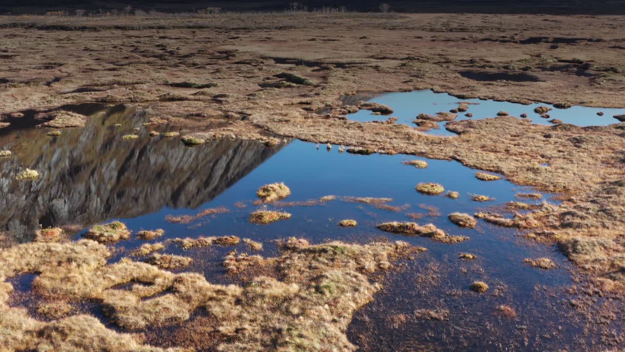 노르웨이 북부의 늪지대 습지의 조감도