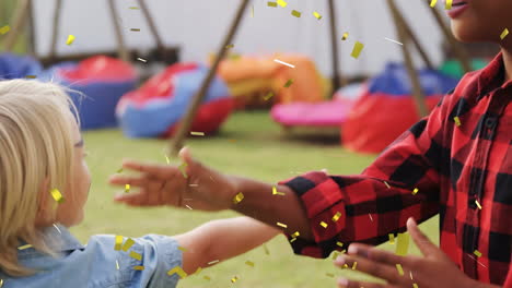 animación de confeti sobre niño sonriendo y dando alto cinco al aire libre