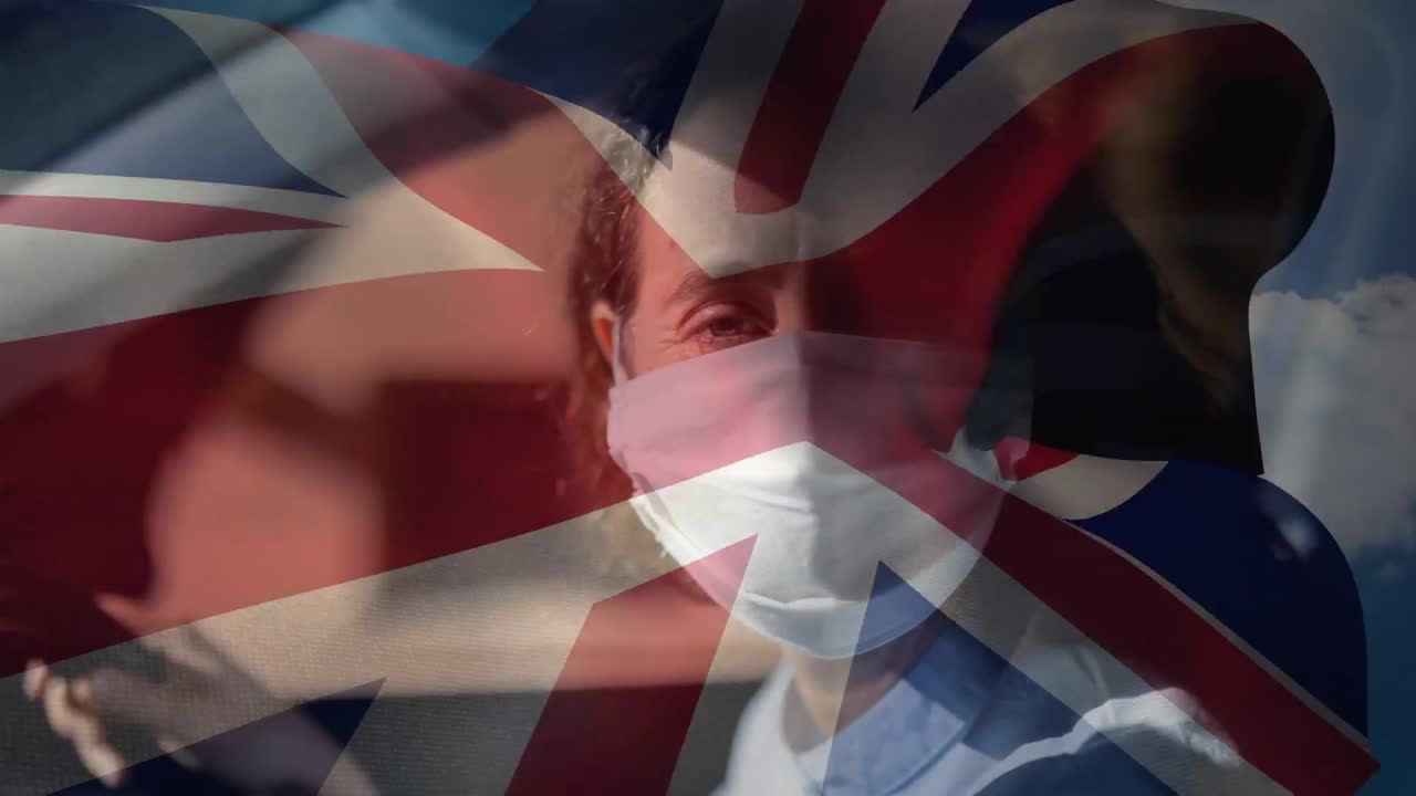 bandera británica ondeando contra una mujer con una máscara facial