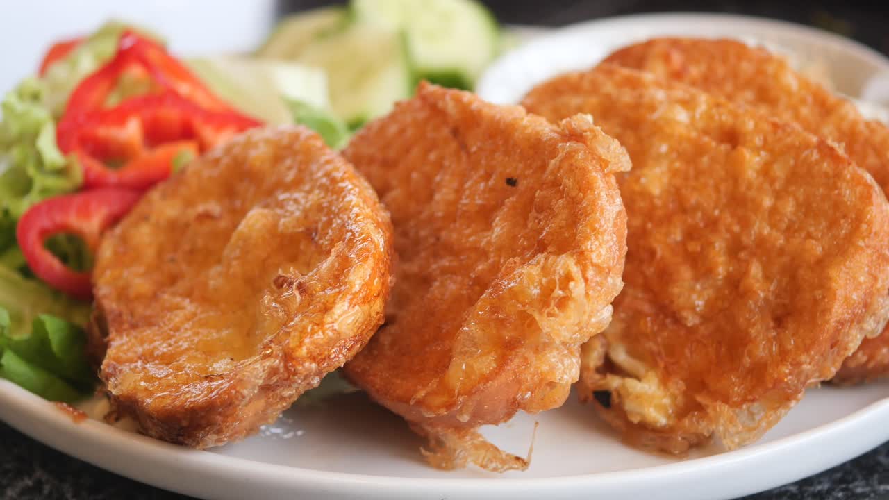 골든 브라운 프렌치 토스트