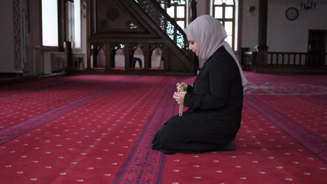 adoración femenina en la mezquita