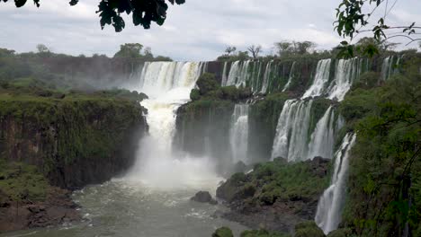 位於伊瓜祖 (iguazu) 的瀑布景觀