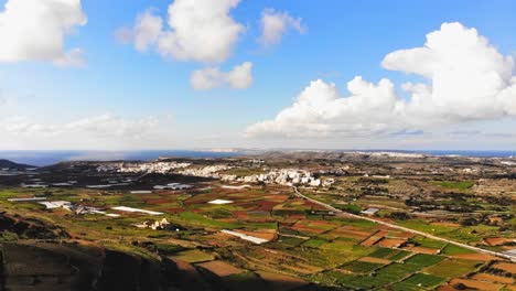 video de hiperlapso de drones de malta, dwerja y el área interior de la isla en invierno