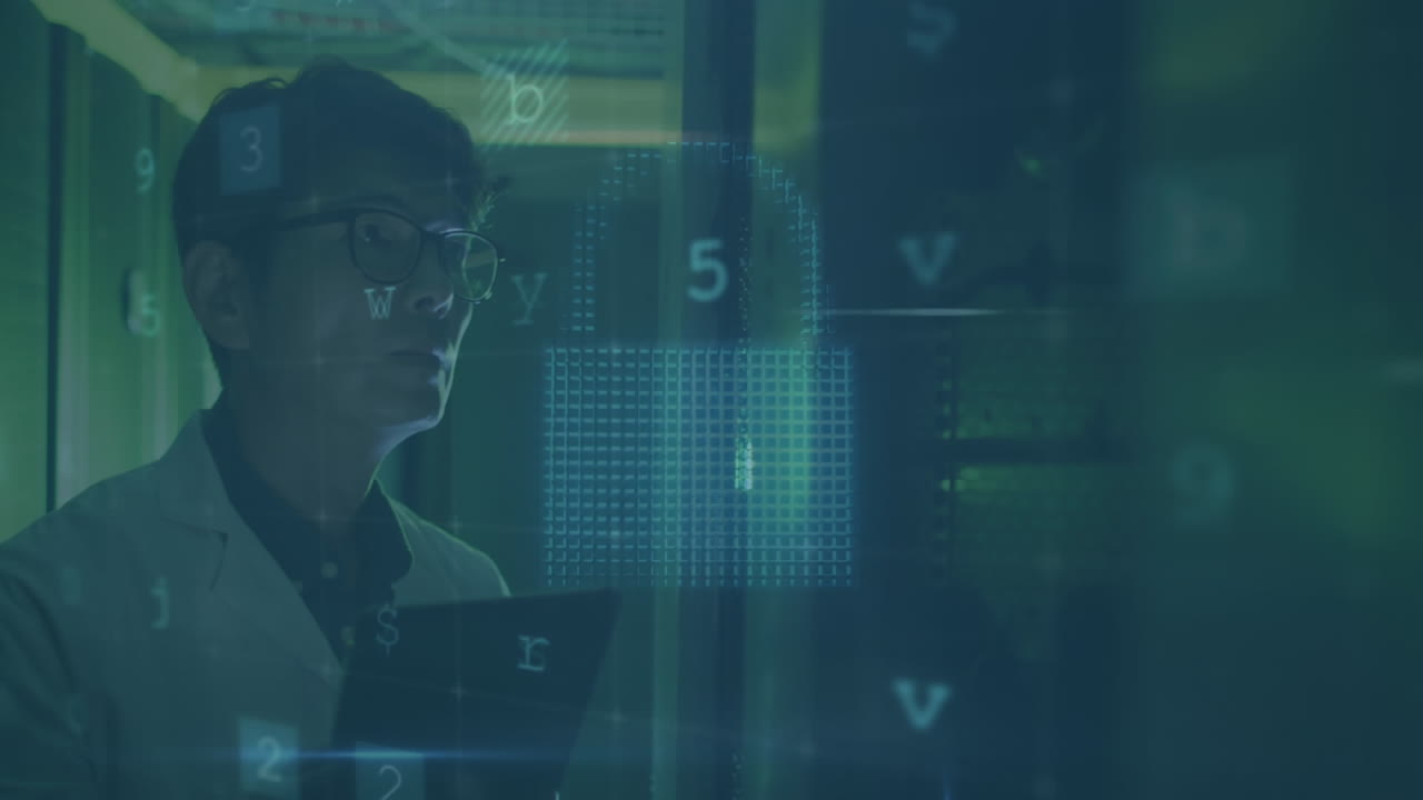 Animation af databehandling og hængelåsikon over asiatisk mand i serverrum