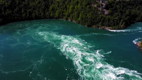 Luftaufnahme-Eines-Riesigen-Natürlichen-Whirlpools