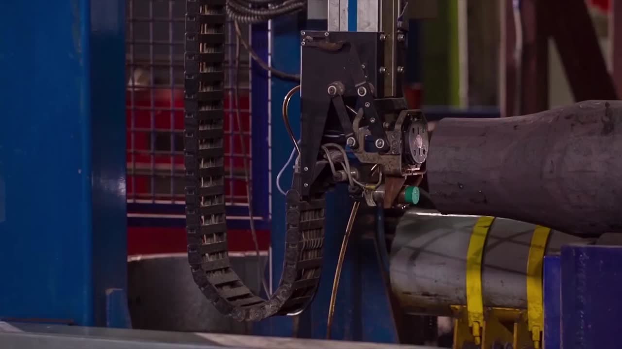 Automated Welding of Metal Pipes in a Factory