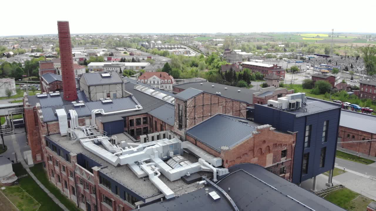 크라우니아 즈닌 호텔 외관 - 폴란드 즈닌에 있는 19세기 전 설탕 공장이 호텔로 바뀌었다.