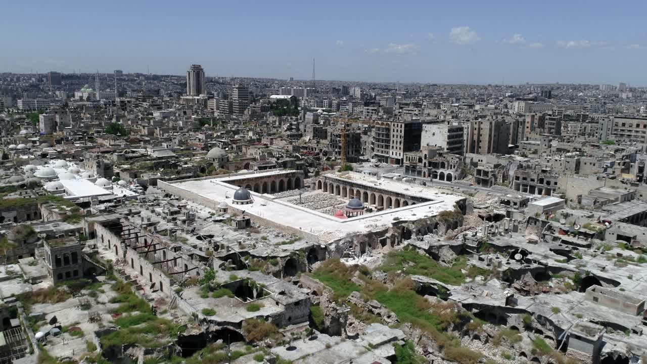 알레포에 있는 우마야드 모스크는 내전 10년 후에도 폐허가 되어 있다.