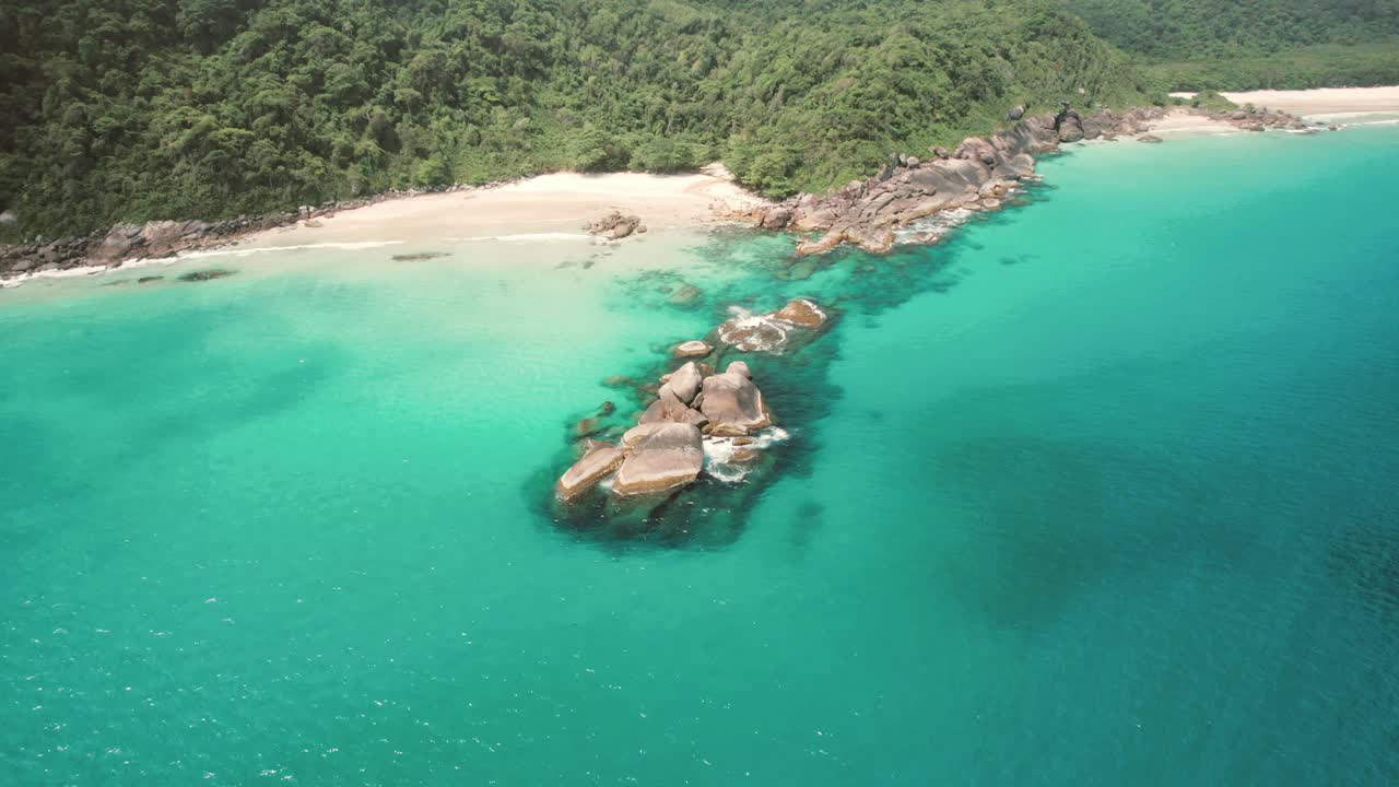 la playa tropical de la gran isla angra dos reis, río de janeiro, brasil