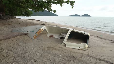 Demolished-boat-at-beach