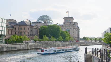 Hauptstadt-Berlin-Von-Deutschland-Mit-Parlamentsgebäude-An-Der-Spree