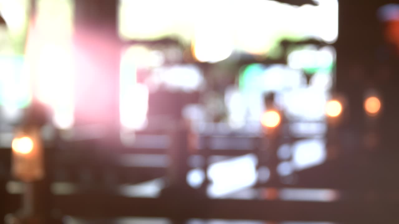 창밖의 흐릿한 빛.