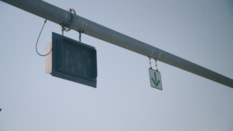 overhead toll lane sign with green arrow