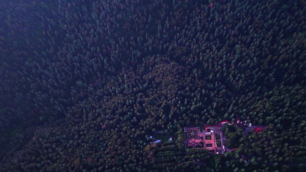Video zenitale di un parco e un convento di Città del Messico.