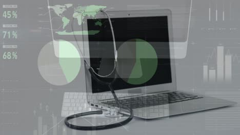 animación del procesamiento de datos estadísticos a través de un estetoscopio a través de una computadora portátil contra un fondo gris