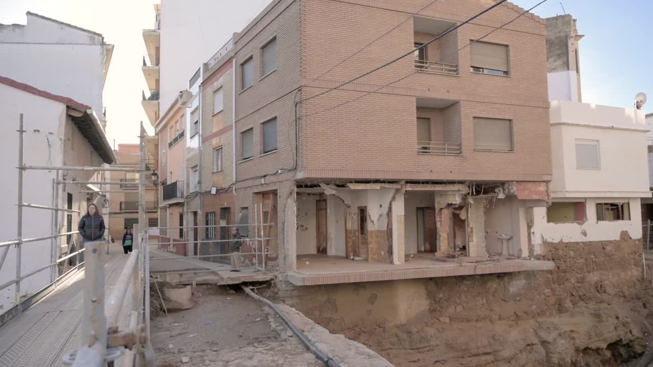 Building Collapse in Spain: Woman observes damaged structure