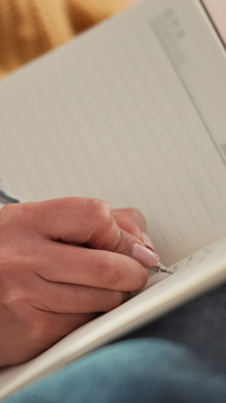 Scrivere su un taccuino